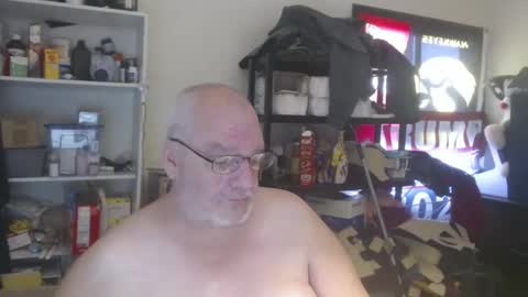 Snapshot of usgoober chatting on 12/24/24, 03:05 Eric online show from 12/24/24, 03:05