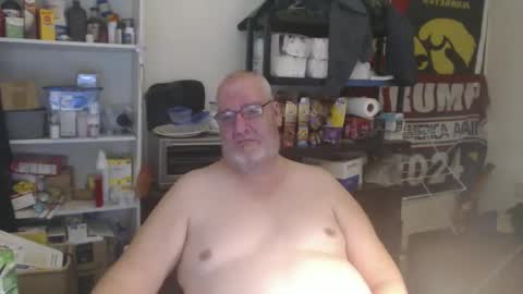 Snapshot of usgoober chatting on 12/27/24, 05:52 Eric online show from 12/27/24, 05:52