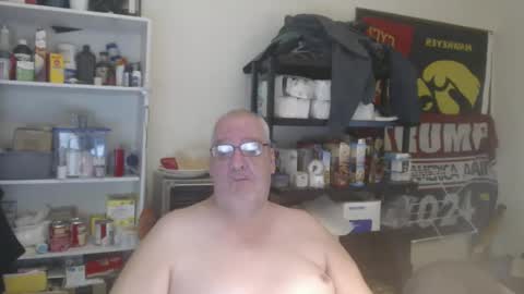 Snapshot of usgoober chatting on 01/01/25, 03:56 Eric online show from 01/01/25, 03:56