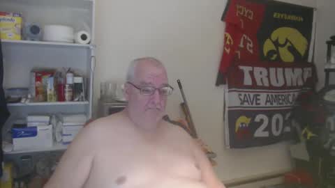 Snapshot of usgoober chatting on 01/03/25, 05:28 Eric online show from 01/03/25, 05:28