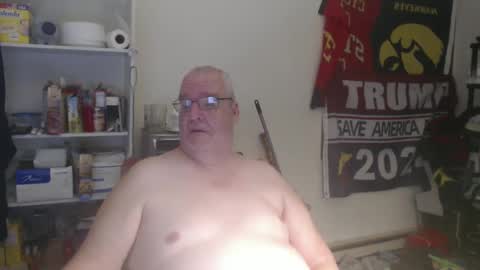 Snapshot of usgoober chatting on 01/04/25, 02:56 Eric online show from 01/04/25, 02:56