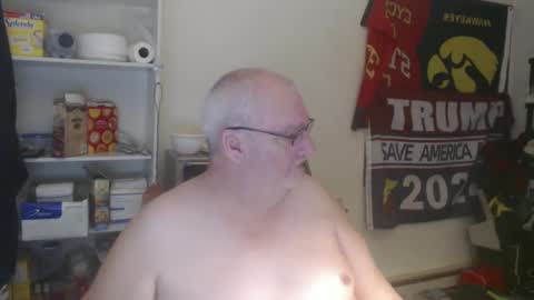 Snapshot of usgoober chatting on 01/06/25, 03:09 Eric online show from 01/06/25, 03:09