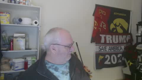 Snapshot of usgoober chatting on 01/09/25, 02:43 Eric online show from 01/09/25, 02:43