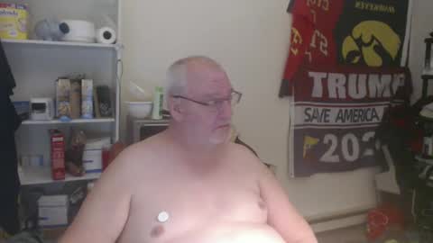 Snapshot of usgoober chatting on 01/13/25, 04:07 Eric online show from 01/13/25, 04:07