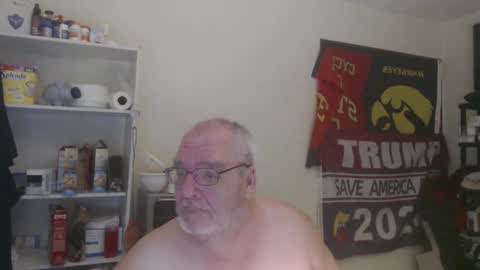 Snapshot of usgoober chatting on 01/14/25, 03:22 Eric online show from 01/14/25, 03:22
