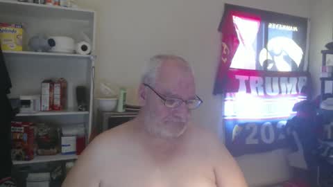Snapshot of usgoober chatting on 01/15/25, 02:13 Eric online show from 01/15/25, 02:13