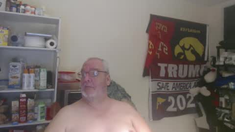 Snapshot of usgoober chatting on 01/18/25, 04:37 Eric online show from 01/18/25, 04:37