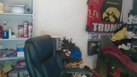 Snapshot of usgoober chatting on 02/12/25, 04:12 Eric online show from 02/12/25, 04:12