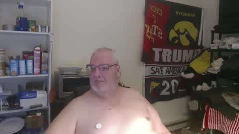Snapshot of usgoober chatting on 03/08/25, 04:56 Eric online show from 03/08/25, 04:56