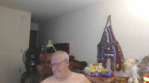 Snapshot of usgoober chatting on 10/07/25, 03:04 Eric online show from 10/07/25, 03:04