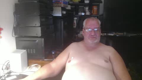 Snapshot of usgoober chatting on 10/12/25, 04:11 Eric online show from 10/12/25, 04:11