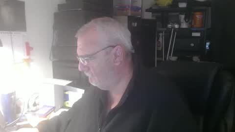 Snapshot of usgoober chatting on 10/14/25, 02:12 Eric online show from 10/14/25, 02:12