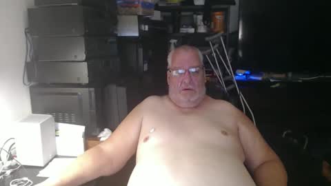 Snapshot of usgoober chatting on 10/15/25, 01:33 Eric online show from 10/15/25, 01:33