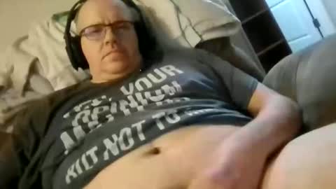 Snapshot of usstarr1 chatting on 10/28/25, 03:04 usstarr1 online show from 10/28/25, 03:04