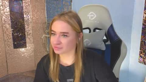 Leila online show from 10/30/25, 05:13