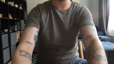 Snapshot of uwantitno chatting on 02/19/25, 07:17 uwantitno online show from 02/19/25, 07:17