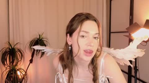 vivi online show from 12/24/24, 10:28