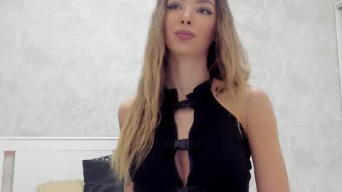 Mia online show from 10/27/25, 08:51