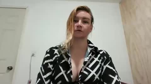 Snapshot of vagimosa chatting on 10/03/25, 05:26 vagimosa online show from 10/03/25, 05:26