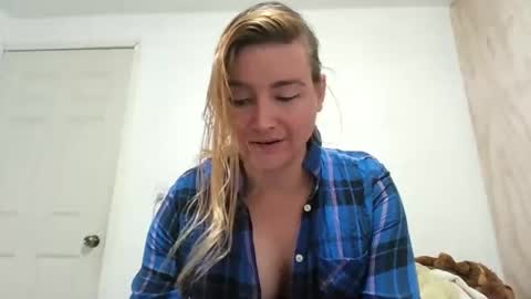 Snapshot of vagimosa chatting on 11/08/25, 05:40 vagimosa online show from 11/08/25, 05:40