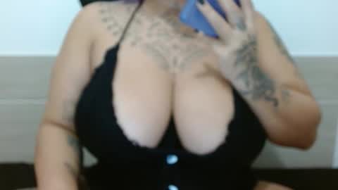 Snapshot of vaholiver chatting on 10/24/25, 05:20 Vah Oliver online show from 10/24/25, 05:20