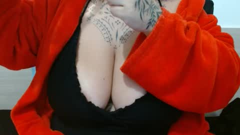 Snapshot of vaholiver chatting on 10/31/25, 11:22 Vah Oliver online show from 10/31/25, 11:22