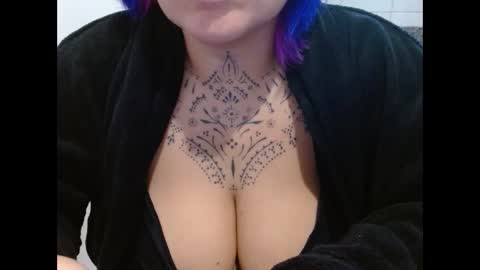 Snapshot of vaholiver chatting on 11/06/25, 03:46 Vah Oliver online show from 11/06/25, 03:46