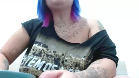 Snapshot of vaholiver chatting on 11/09/25, 07:12 Vah Oliver online show from 11/09/25, 07:12