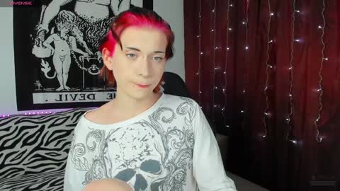 Snapshot of vailyreb chatting on 12/07/24, 01:03 Marin online show from 12/07/24, 01:03