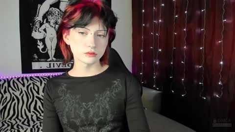 Snapshot of vailyreb chatting on 01/04/25, 08:37 Marin online show from 01/04/25, 08:37