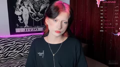 Snapshot of vailyreb chatting on 02/08/25, 01:11 Marin online show from 02/08/25, 01:11