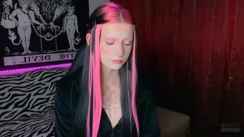 Snapshot of vailyreb chatting on 02/12/25, 02:43 Marin online show from 02/12/25, 02:43