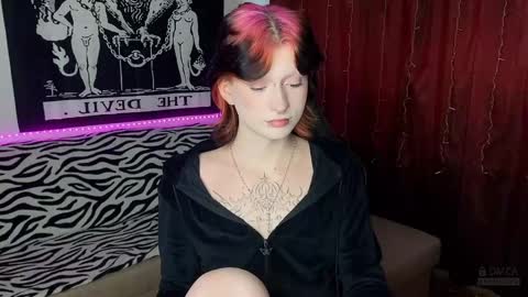 Snapshot of vailyreb chatting on 02/22/25, 01:24 Marin online show from 02/22/25, 01:24