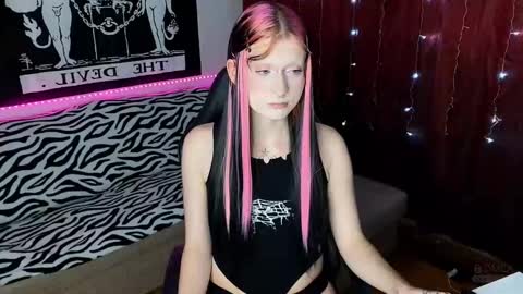 Snapshot of vailyreb chatting on 03/01/25, 07:15 Marin online show from 03/01/25, 07:15