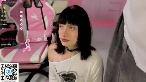 Snapshot of vailyreb chatting on 11/10/25, 12:15 Marin online show from 11/10/25, 12:15