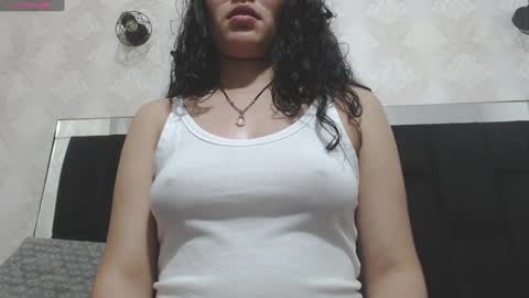 Snapshot of vainilla_cam chatting on 12/23/24, 05:06 Vainilla online show from 12/23/24, 05:06
