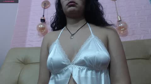 Snapshot of vainilla_cam chatting on 01/13/25, 07:54 Vainilla online show from 01/13/25, 07:54