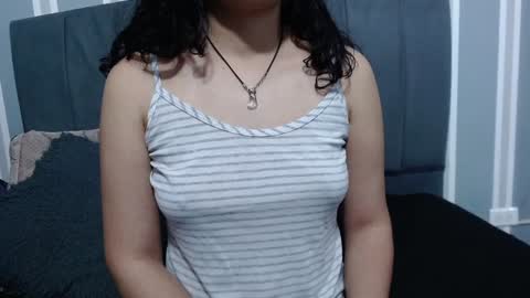 Snapshot of vainilla_cam chatting on 01/15/25, 01:45 Vainilla online show from 01/15/25, 01:45