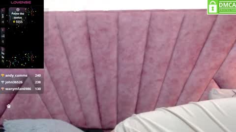 Snapshot of vainilla_cam chatting on 01/24/25, 05:10 Vainilla online show from 01/24/25, 05:10