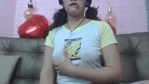Snapshot of vainilla_cam chatting on 02/14/25, 04:47 Vainilla online show from 02/14/25, 04:47