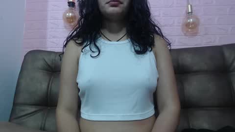 Snapshot of vainilla_cam chatting on 03/04/25, 05:00 Vainilla online show from 03/04/25, 05:00