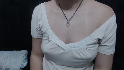 Snapshot of vainilla_cam chatting on 03/09/25, 01:56 Vainilla online show from 03/09/25, 01:56