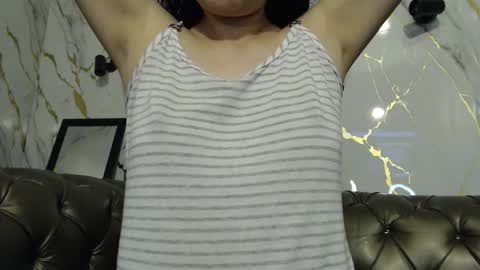Snapshot of vainilla_cam chatting on 10/12/25, 02:21 Vainilla online show from 10/12/25, 02:21