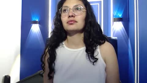 Snapshot of vainilla_cam chatting on 10/29/25, 03:31 Vainilla online show from 10/29/25, 03:31