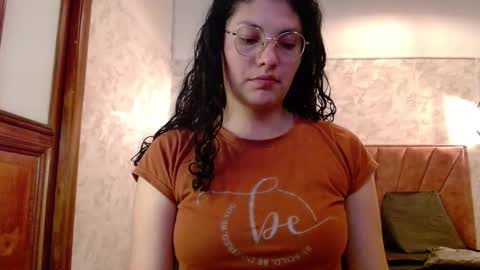 Snapshot of vainilla_cam chatting on 11/03/25, 12:13 Vainilla online show from 11/03/25, 12:13