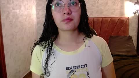 Snapshot of vainilla_cam chatting on 11/05/25, 01:49 Vainilla online show from 11/05/25, 01:49