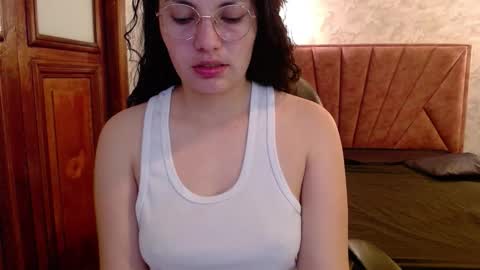 Snapshot of vainilla_cam chatting on 11/08/25, 01:50 Vainilla online show from 11/08/25, 01:50