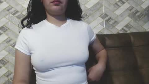 Snapshot of vainilla_cam chatting on 11/23/25, 01:05 Vainilla online show from 11/23/25, 01:05