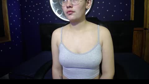 Snapshot of vainilla_cam chatting on 12/15/25, 02:27 Vainilla online show from 12/15/25, 02:27