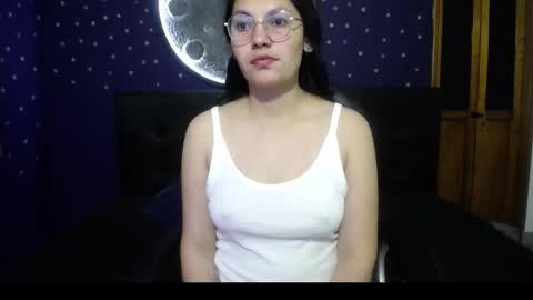 Snapshot of vainilla_cam chatting on 12/16/25, 02:16 Vainilla online show from 12/16/25, 02:16